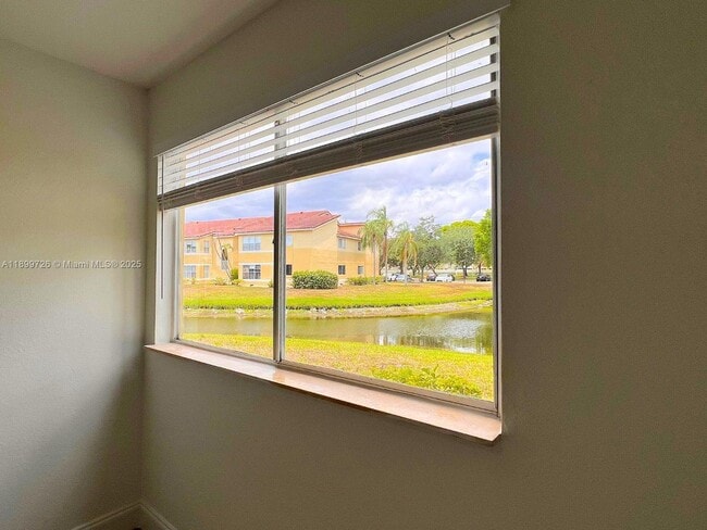 Building Photo - 731 Vista Isles Dr