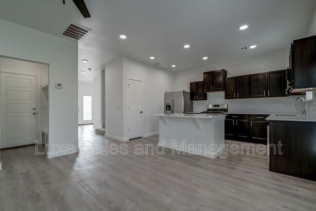 Building Photo - 7901 NW 135th Terrace