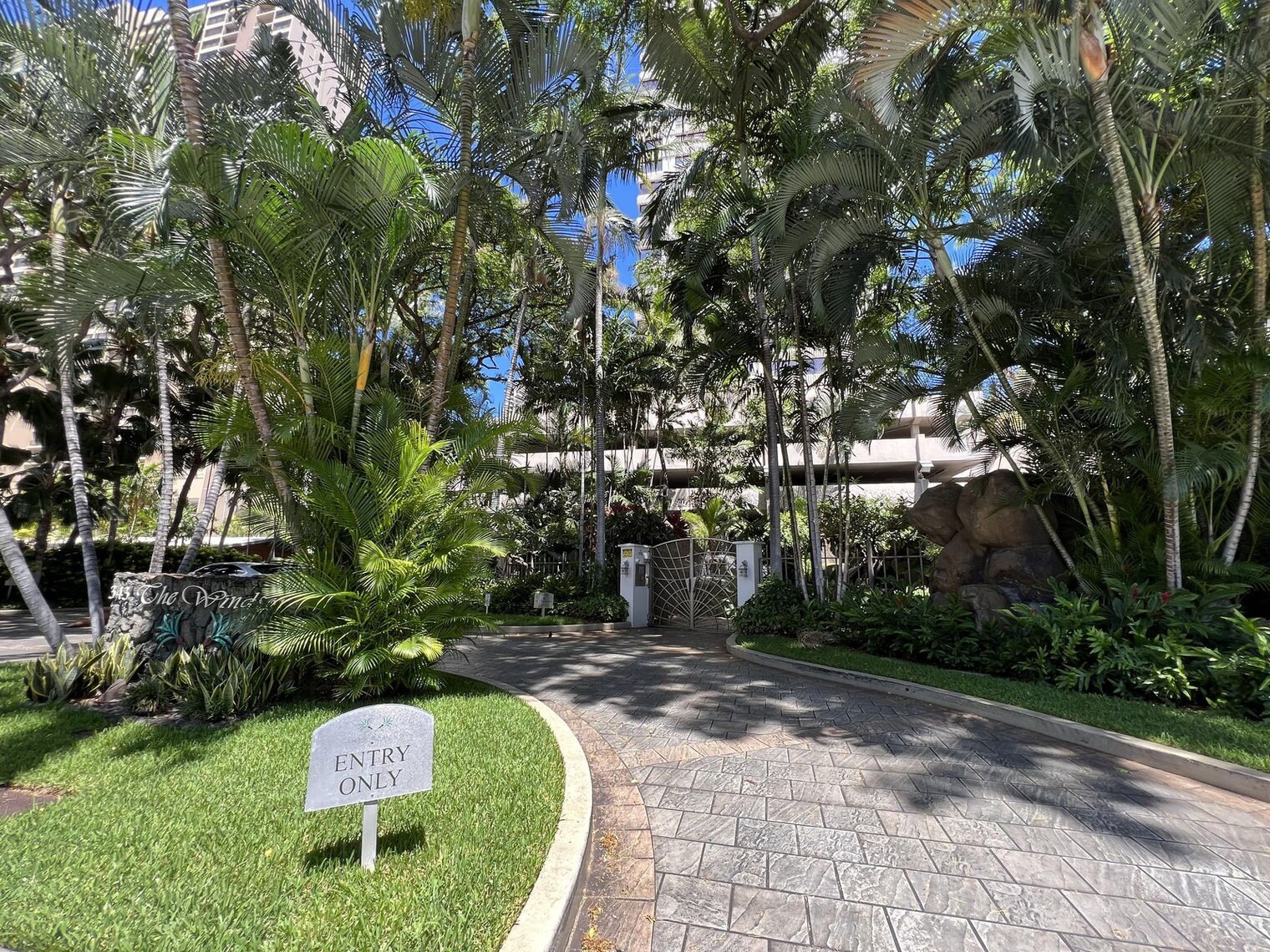 Building Photo - 343 Hobron Ln