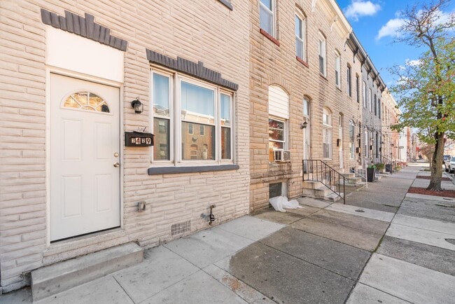 Building Photo - 2429 Ashland Ave