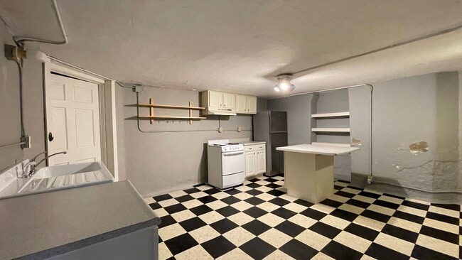 Building Photo - ALL UTILITIES INCLUDED