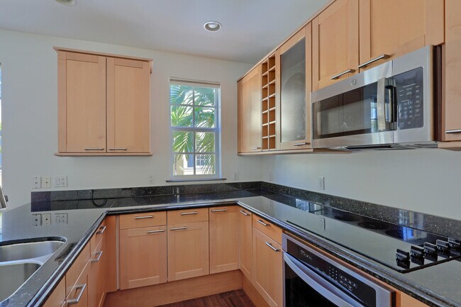 Building Photo - 343 Flamingo Dr