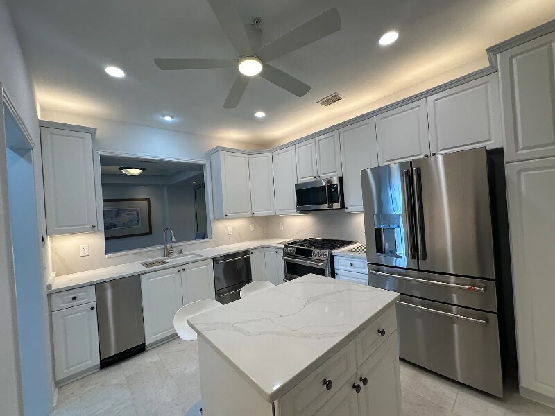 Building Photo - 1292 Laskin Rd