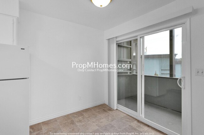 Building Photo - Freshly Renovated 2-Bedroom Apartment in C...