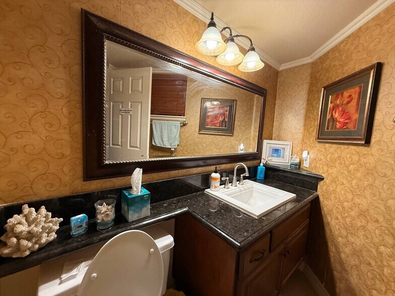 shower /toilet - 466 Fresh Meadows Rd
