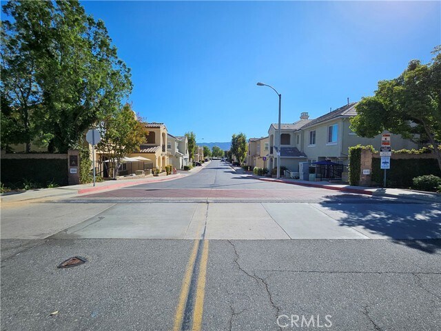 Building Photo - 1800 E Lakeshore Dr