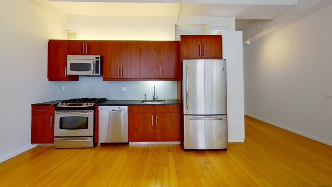 Stainless Steel Appliances - 365 Bridge St