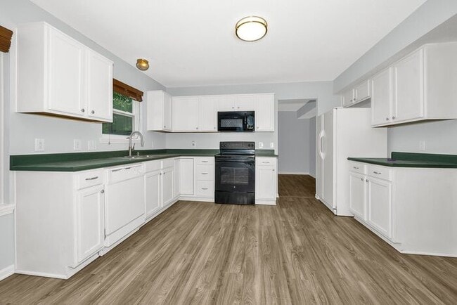 Building Photo - Great 4 Bedroom, 2.5 Bath Home in Fishers!