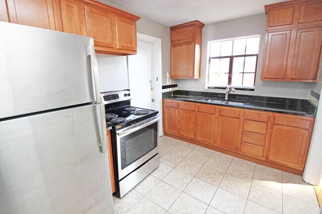 Building Photo - Bellevue Gables