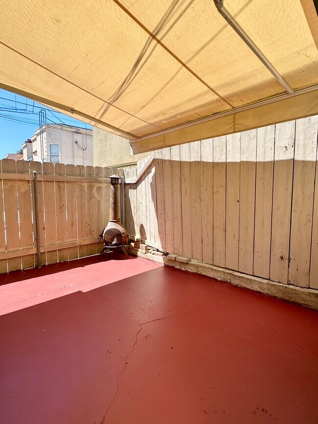 Building Photo - Charming Upgraded 2 Bedroom Cottage w/Cent...