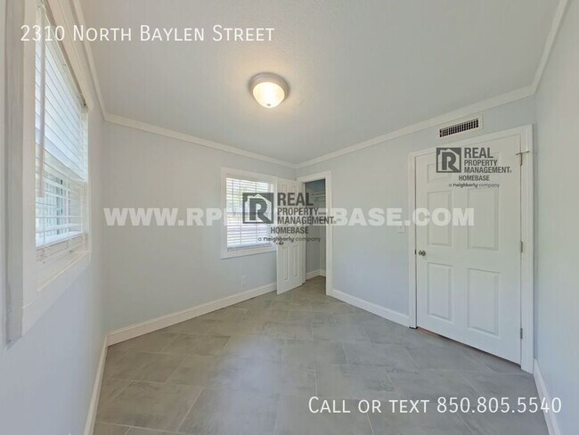 Building Photo - 2310 N Baylen St