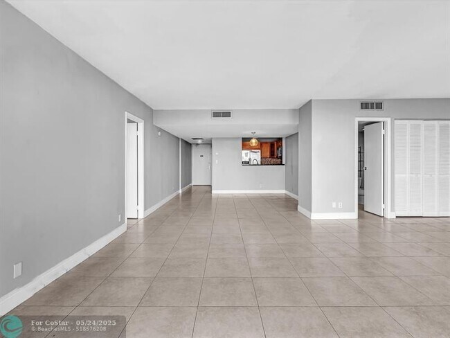 Building Photo - 20379 W Country Club Dr