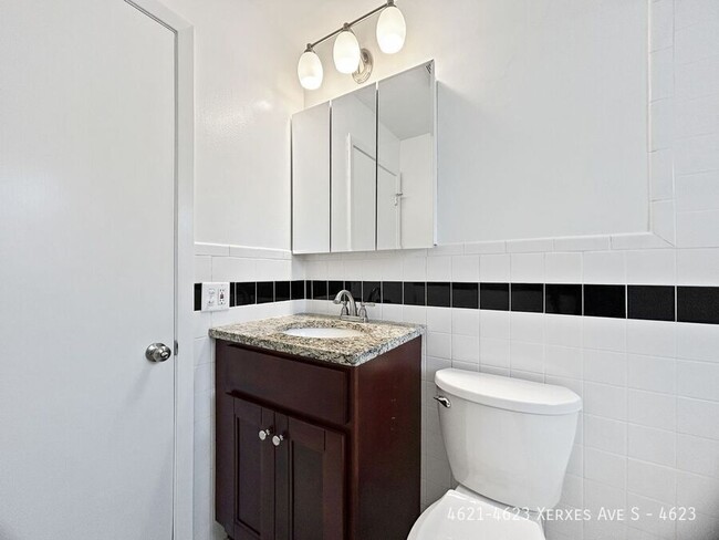 Building Photo - 2br 1ba 1cg ~ Security Deposit Free Altern...