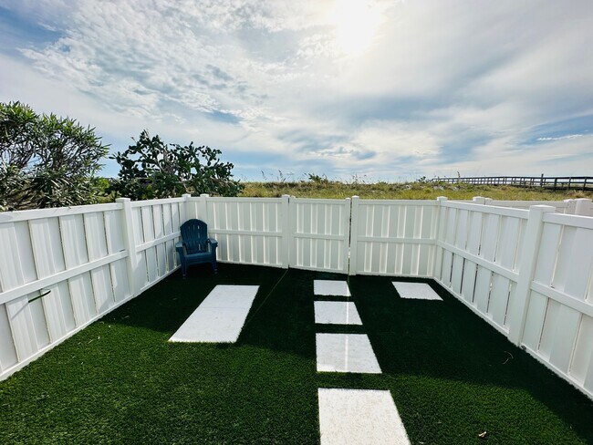 Building Photo - 12274 1st St W