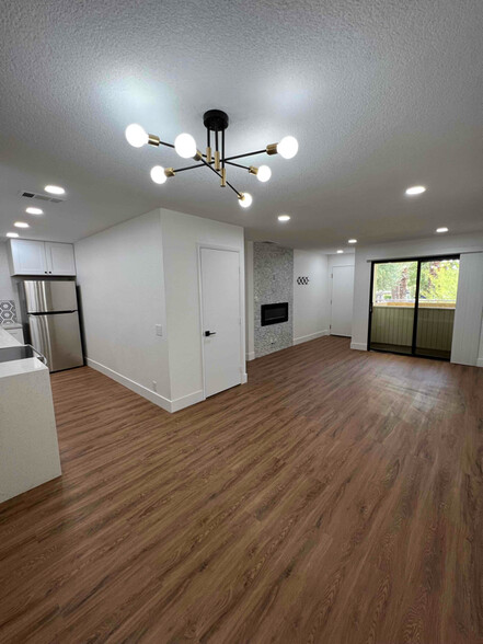 Building Photo - 680 N Ashurst Ct