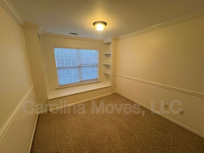 Building Photo - 121 Pine Walk Dr