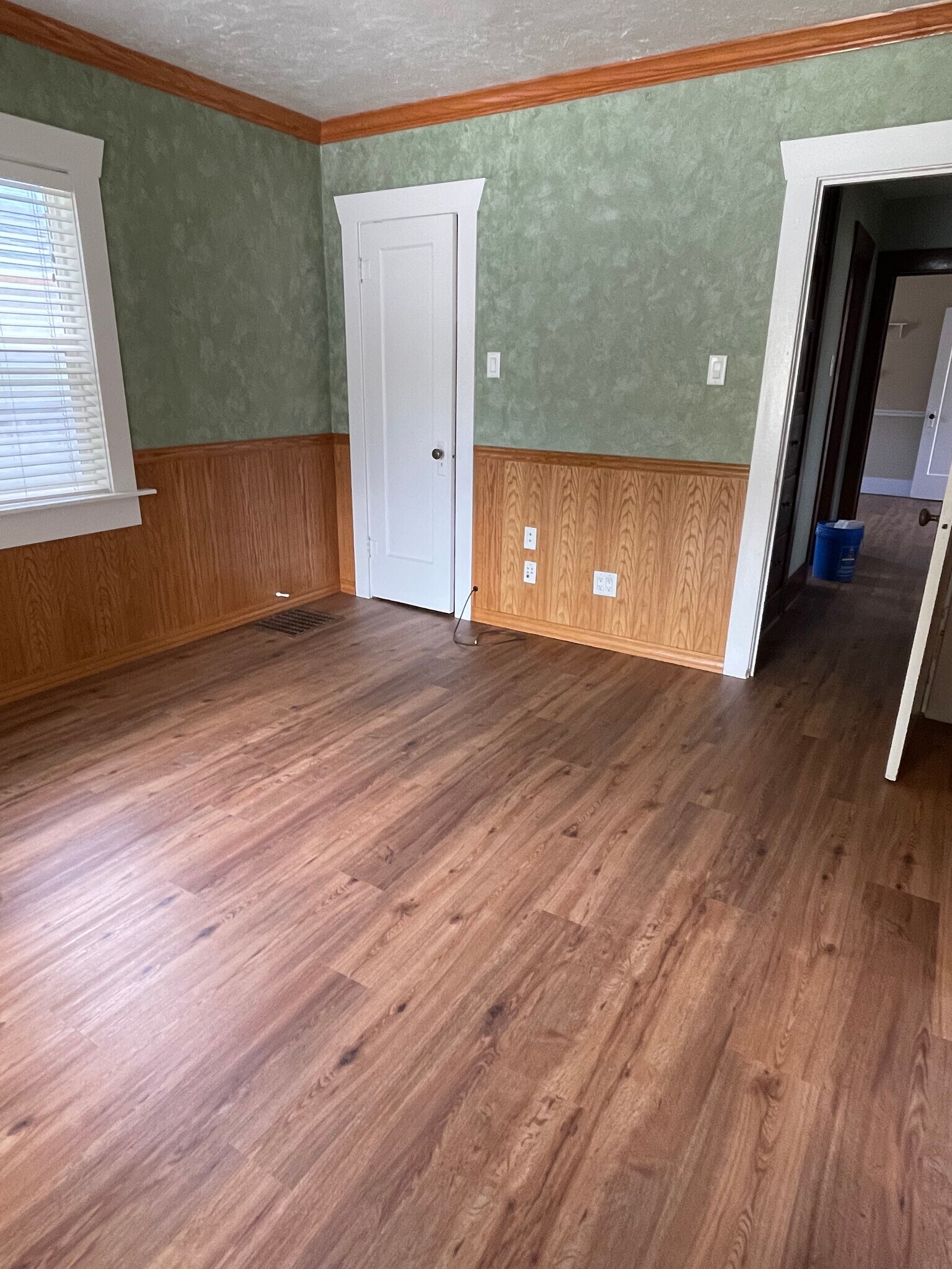 front bedroom - 640 S 4th Ave