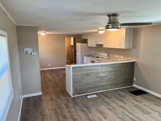 Building Photo - Fantastic 3 Bedroom/2 Bath Home