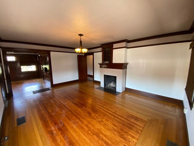 Building Photo - Beautiful Visalia Home Available Now!