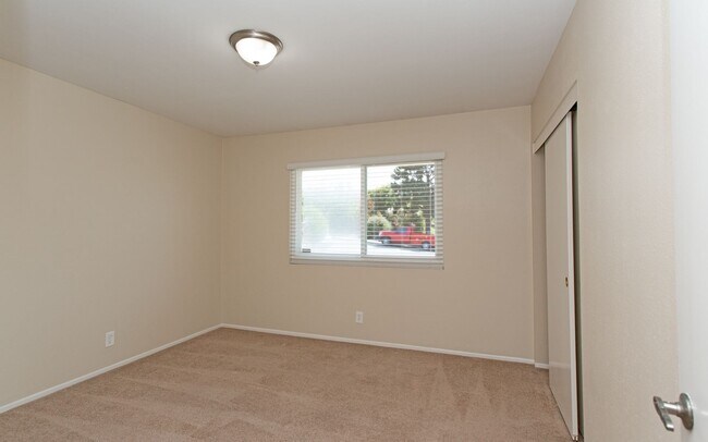 Building Photo - Beautiful 3 Bedroom Carlsbad Home!