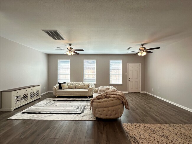 Building Photo - 11114 Beverley Pk St