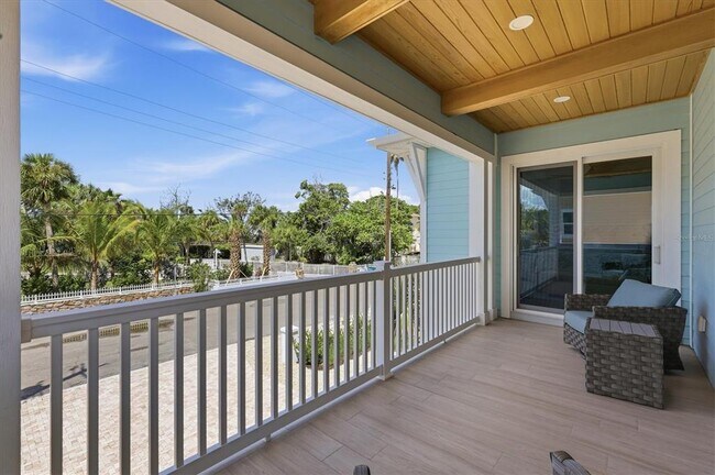 Building Photo - 115 Aqua Ln