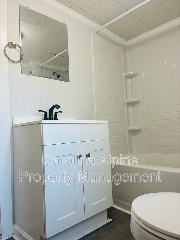 Building Photo - 110 Martin St