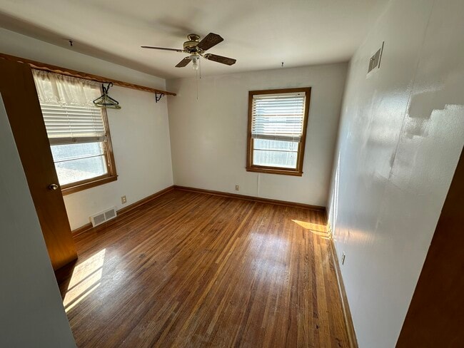 Building Photo - 106 George St