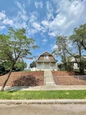 Building Photo - 718 W Spofford Ave