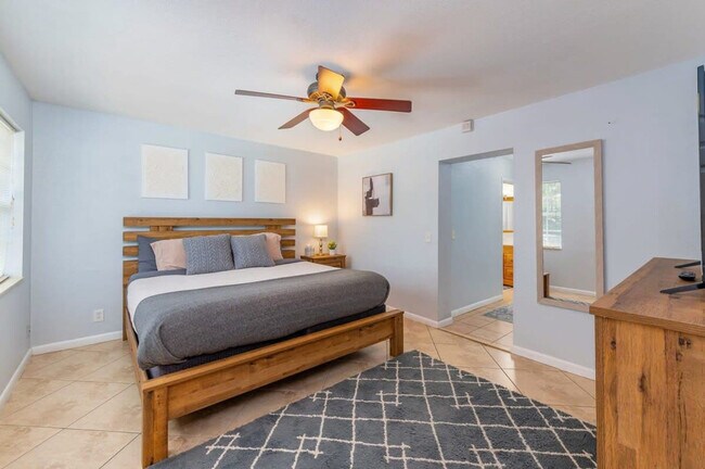 Building Photo - 1183 SE 1st Way