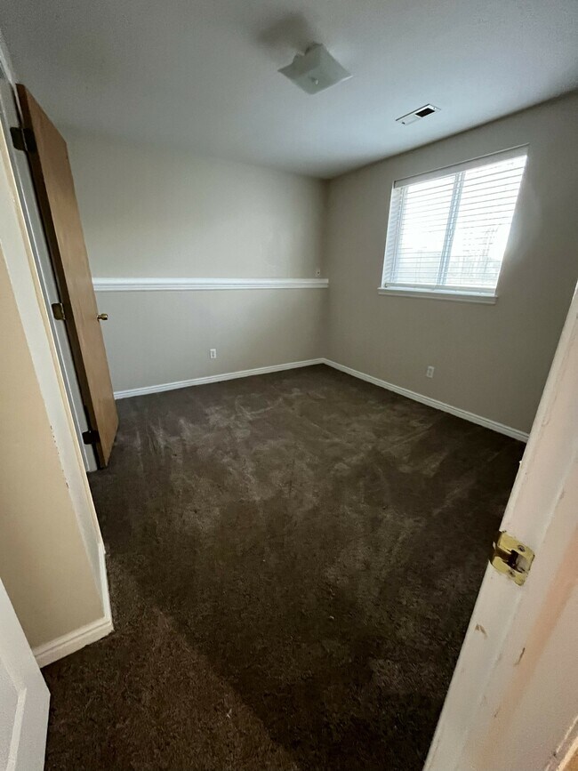 Building Photo - 3320 S 1570 E