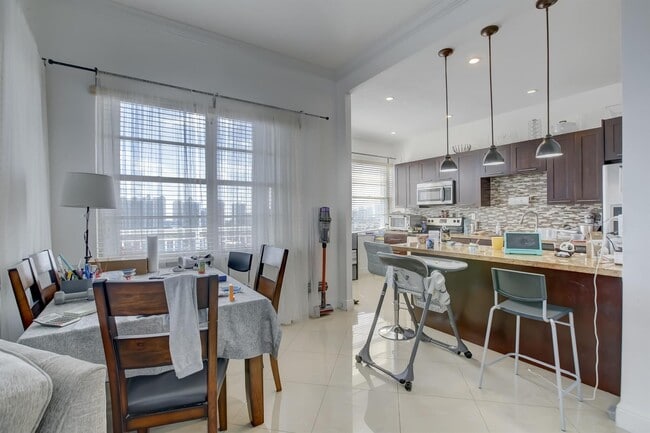 Building Photo - 18041 Biscayne Blvd