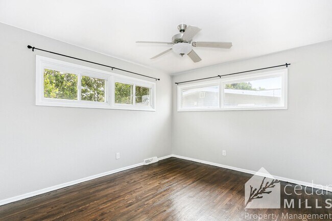 Building Photo - 811 N Chipper Ln