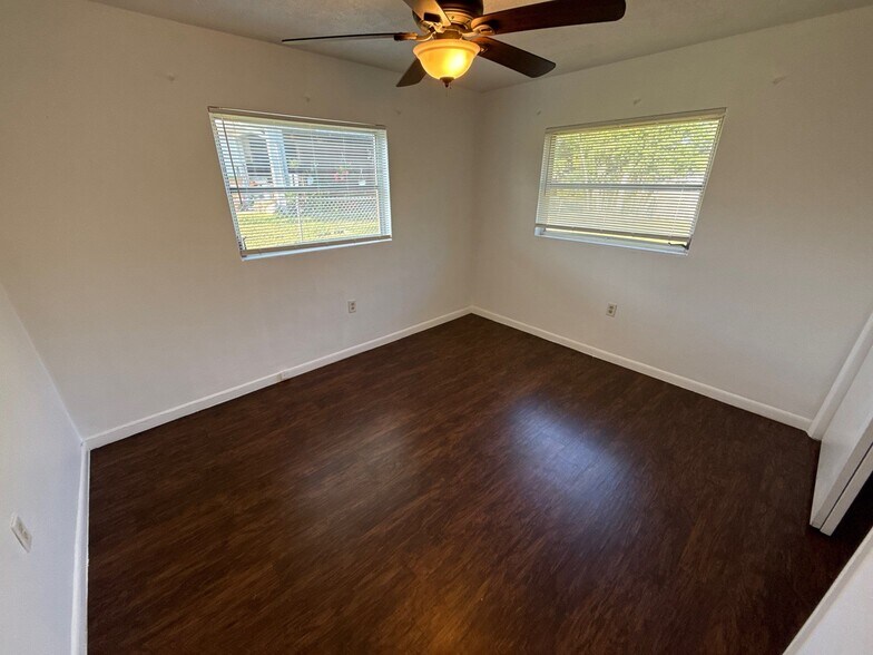 Building Photo - 90 S Davis St