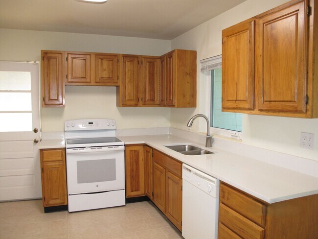 Building Photo - Charming home 1 minute to downtown, Colleg...