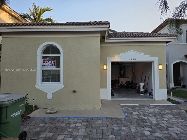 Building Photo - 3930 NE 12th Dr