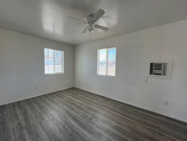Building Photo - 1 Bedroom 1 Bathroom House with Fenced Yard+