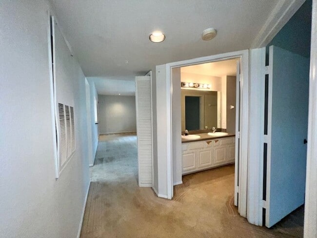 Building Photo - Move in NOW- Spacious 2 bedroom 1 bath condo on 3rd floor in gated community! Water included with...