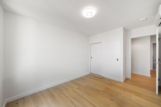 Building Photo - 2422