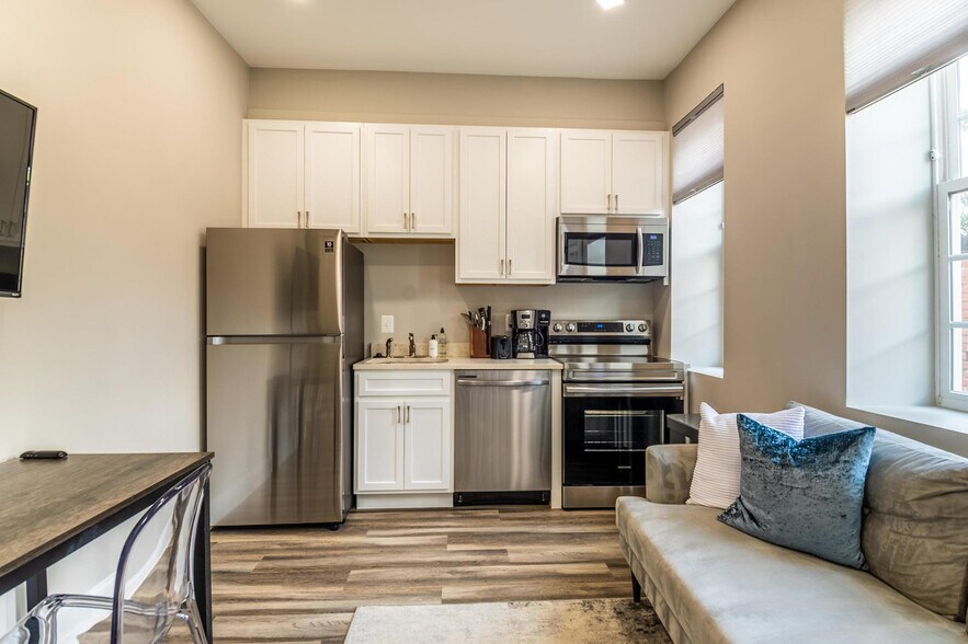 Building Photo - 701 E Street Southeast-SI ID1011208P