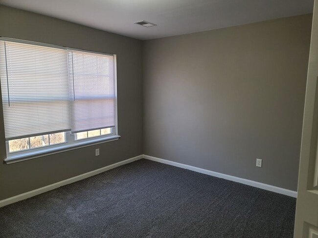 Building Photo - 3 Bedroom 2 1/2 bath Townhome for Rent in ...