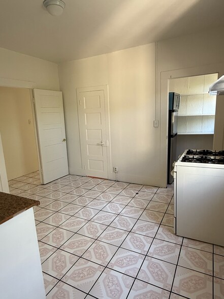Kitchen - 1216 Fedora St