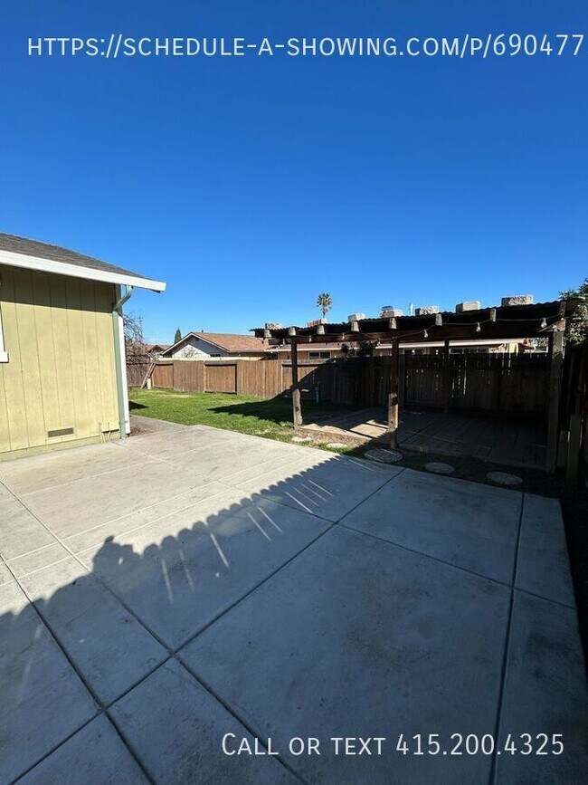 Building Photo - Beautiful 4-Bedroom, 2-Bathroom Home in Su...