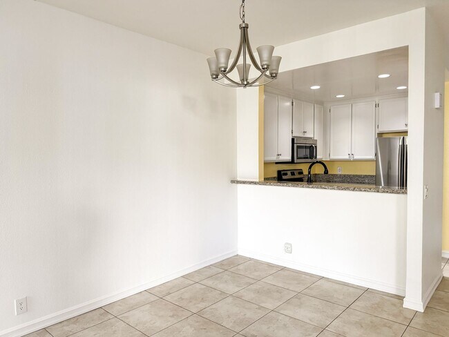 Building Photo - 2236 River Run Dr