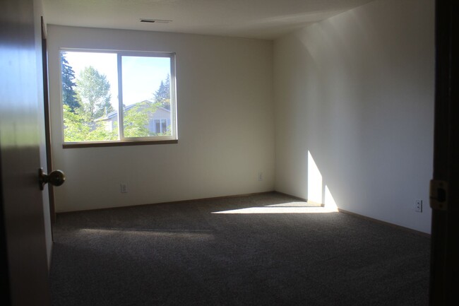 Building Photo - 3 Bedroom home in Scappoose