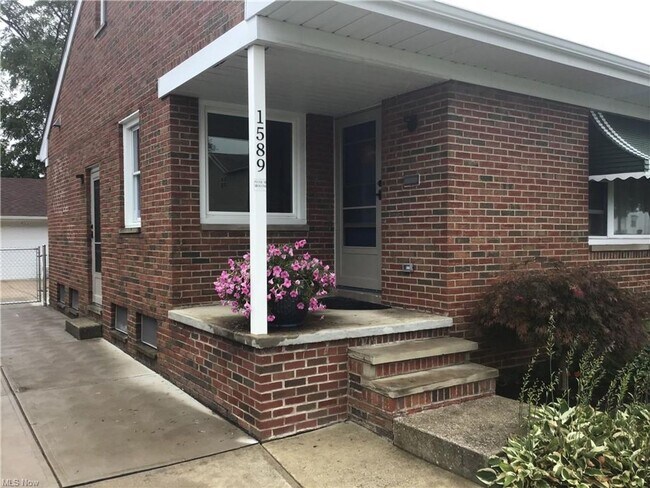 Building Photo - Brick Ranch for Rent in Mayfield HTS walking distance to Golden Gate Plaza