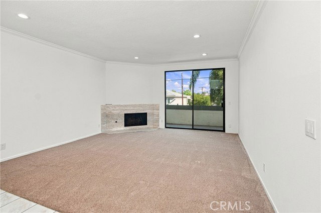 Building Photo - 14115 Moorpark St