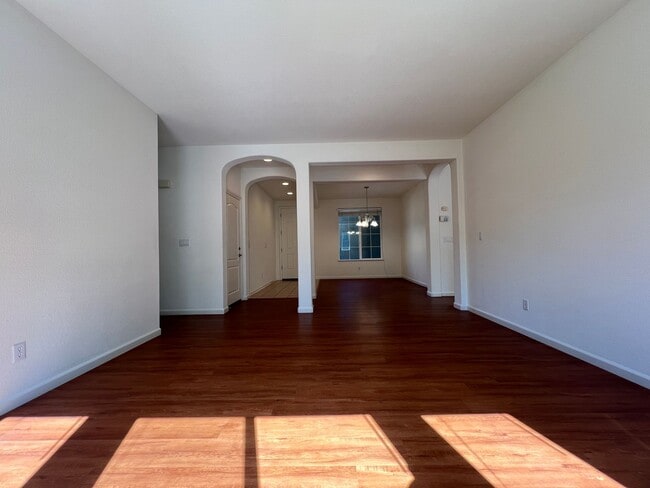 Building Photo - Spacious Folsom Parkway Home Near Park wit...