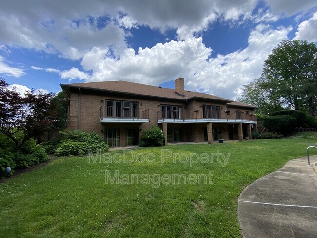 Building Photo - 11225 N Club Dr