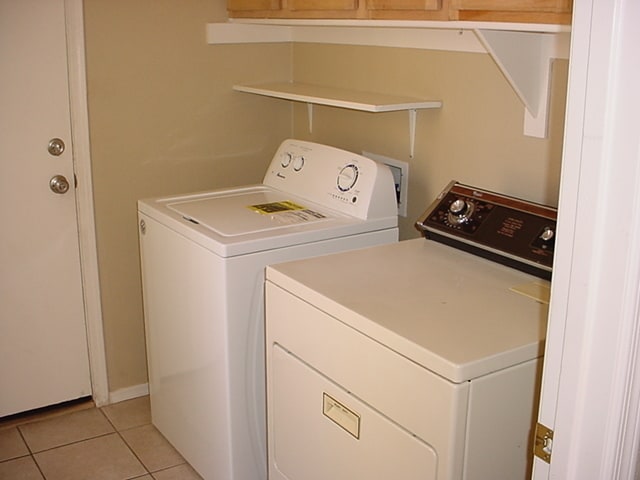 Building Photo - Fantastic home in gated Brenna Park.